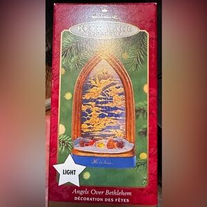 Hallmark Keepsake Ornament Angels Over Bethlehem MAGIC Light 2000